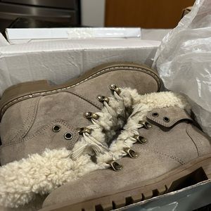 Kids Boots- Wonder nation size: US. 1 NEW!